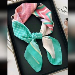 Beautiful Scarf/Twilly/Shawl New 27.6in X 27.6in